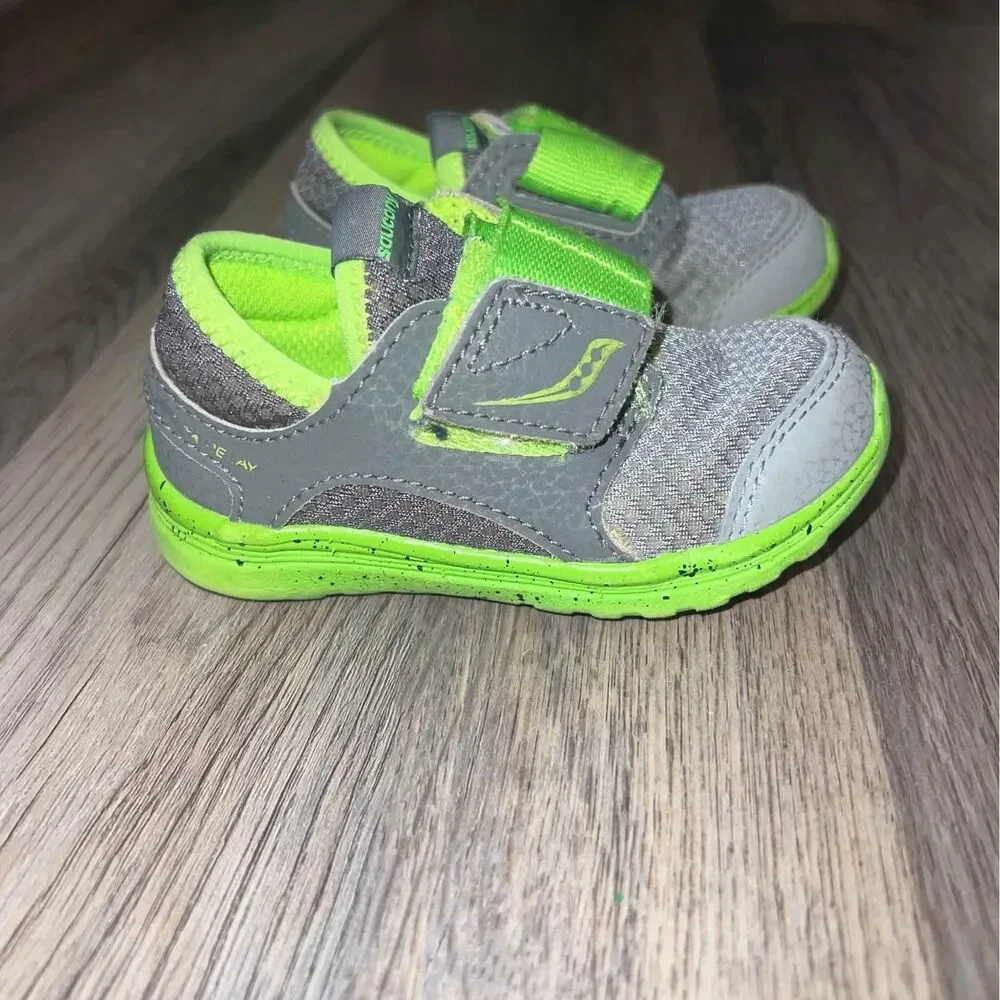 Saucony Infant Toddler Walking Shoes size 5 Gray  Green Adjustable